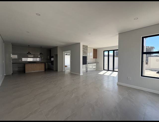 4 BEDROOM HOUSE FOR SALE IN SANDOWN